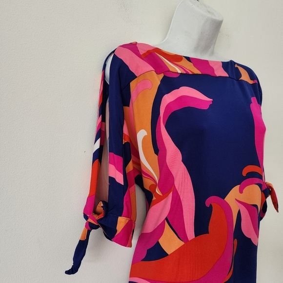 Trina Turk Vinet Short Shift Mini Tunic Dress Scrolling Slit Sleeve Knit Sz L - Picture 6 of 15